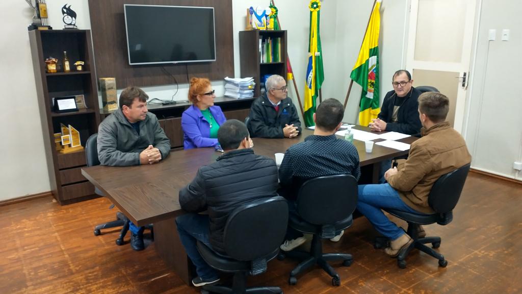 Governo Municipal assina ordem de início para a construção de módulos sanitários que contemplam 12 famílias giruaenses